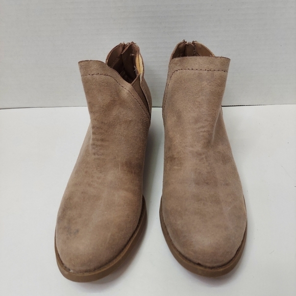 Carlos by Carlos Santana Booties Tan Brown Faux Suede Ankle Boots (DAMAGED) - Picture 2 of 9